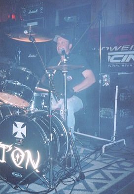 Randy bringin' forth the thunder...